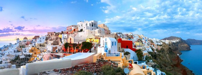 Trip Rom Feriendestination Griechenland - Wer kennt sie nicht, die märchenhaften Bilderbuchfotos von Santorin? Strahlend weiße Häuser mit leuchtend blauen Kuppeln, schmiegen sich an die Hänge der zerklüfteten Steilküste. Für die meisten der Inbegriff von Griechenland, jedoch Griechenland ist mehr – viel mehr! Die beliebtesten Orte für Ferien in Griechenland, locken mit besten Angebote für Hotels und Ferienunterkünfte mit Werbeaktionen, Rabatten, Sonderangebote für Griechenland Urlaub buchen.
